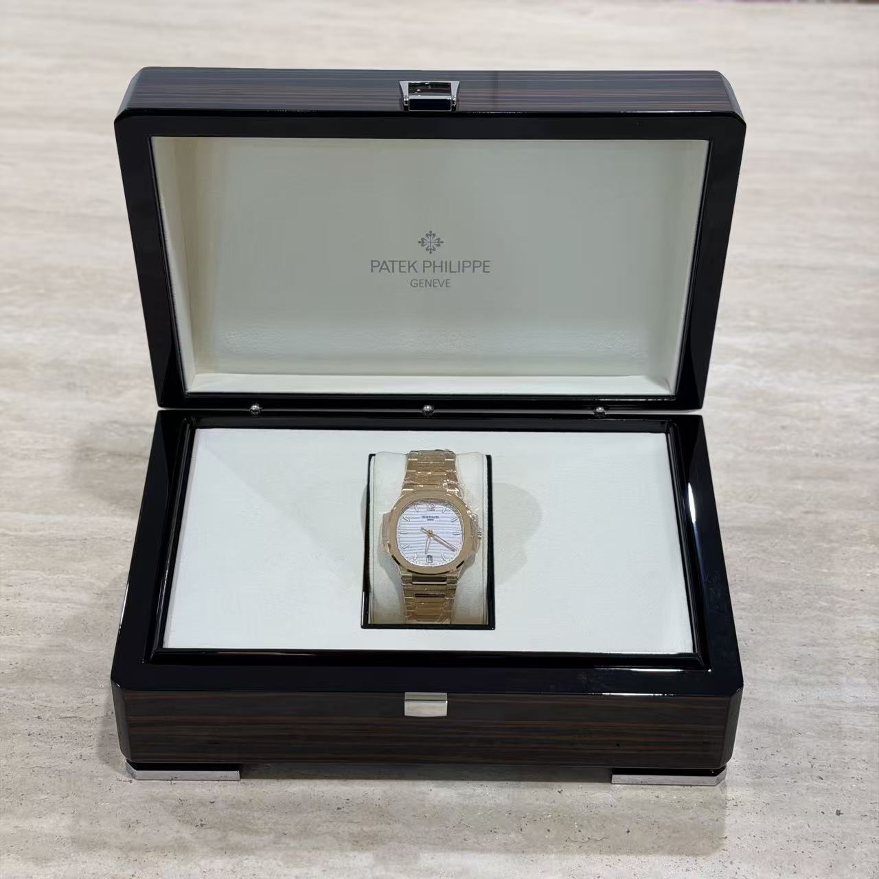 Patek Philippe Nautilus 7118R White Dial Rose Gold Full Set