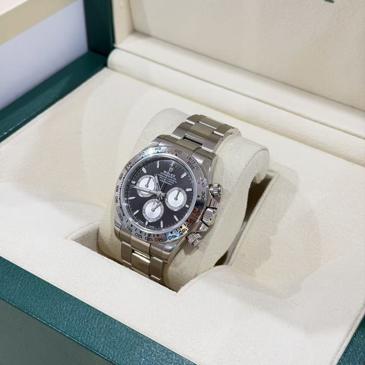 Rolex Cosmograph Daytona 126509 White Gold Black Dial Full Set