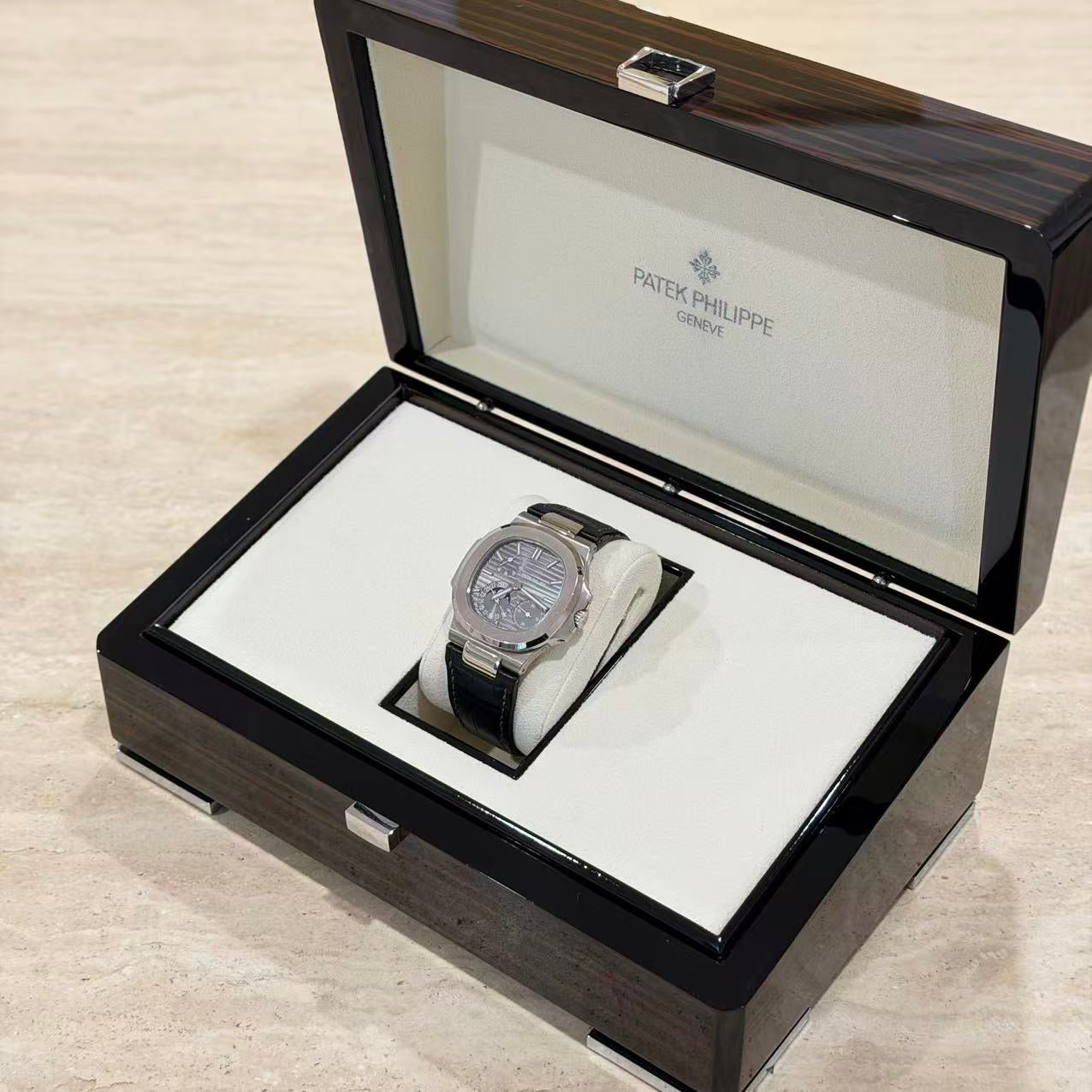 Patek Philippe Nautilus 5712G-001