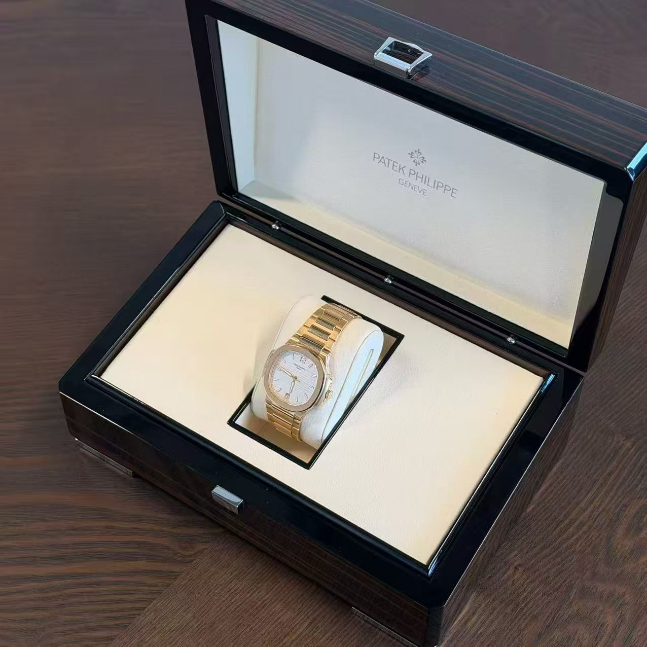 Patek Philippe Nautilus 7118/1R-001 White Dial Full Set