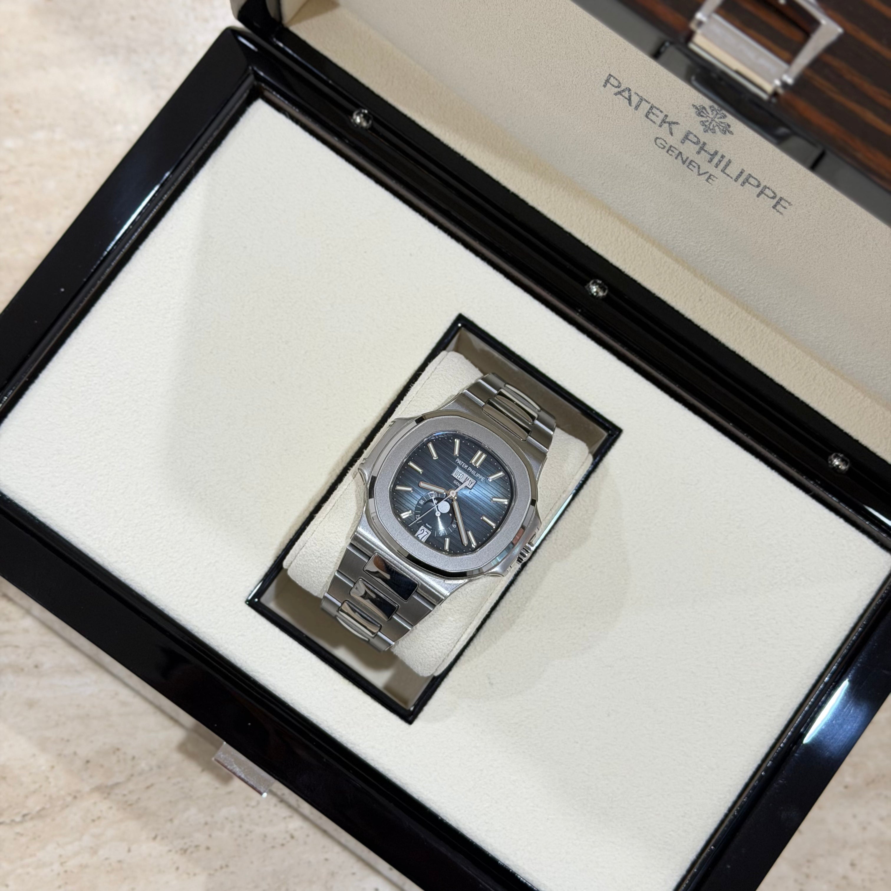 Patek Philippe Nautilus 5726/1A-014 Full Set