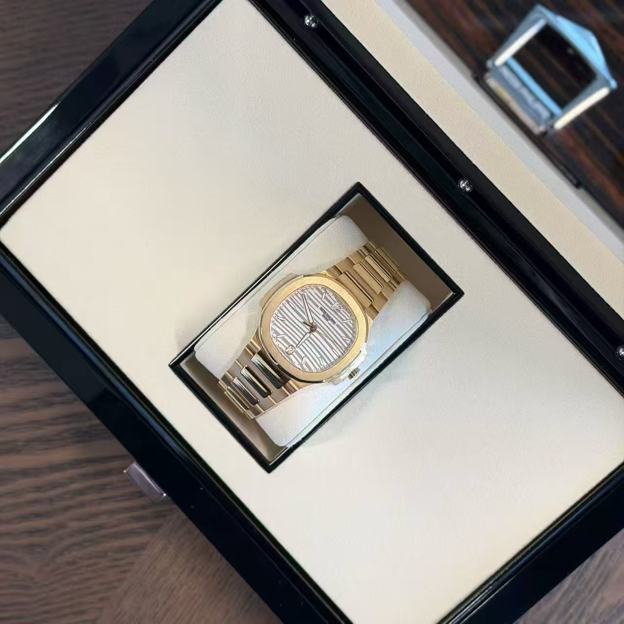 Patek Philippe Nautilus 7118/1R-001 White Dial Full Set