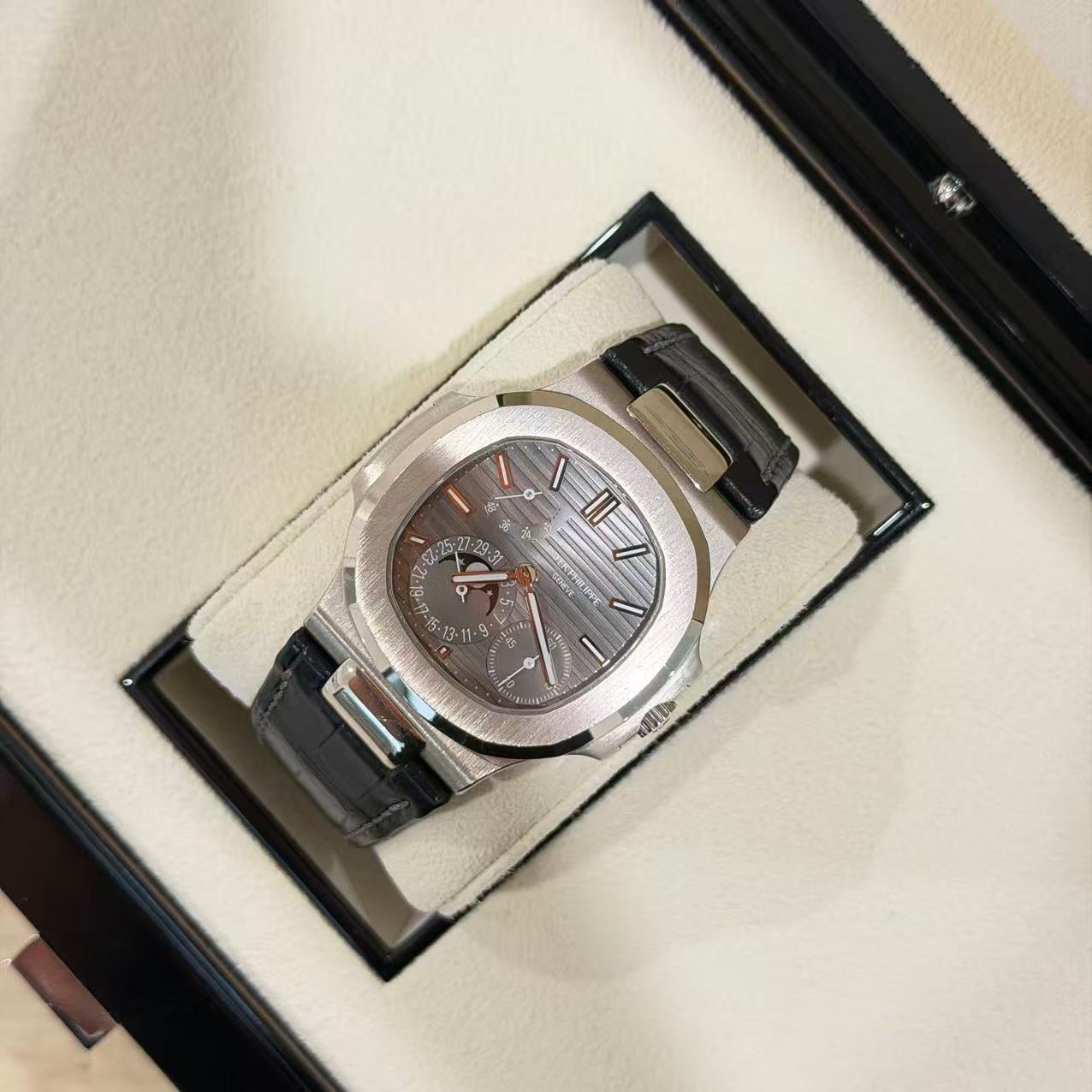 Patek Philippe Nautilus 5712G-001