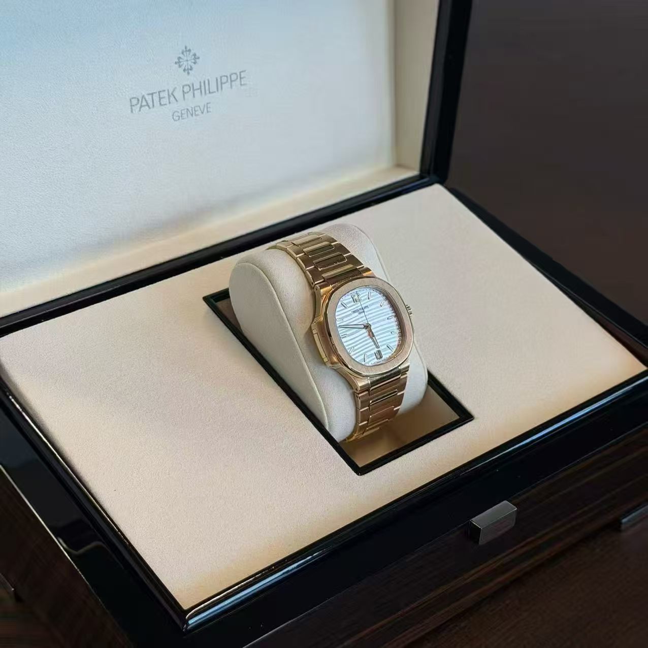 Patek Philippe Nautilus 7118/1R-001 White Dial Full Set