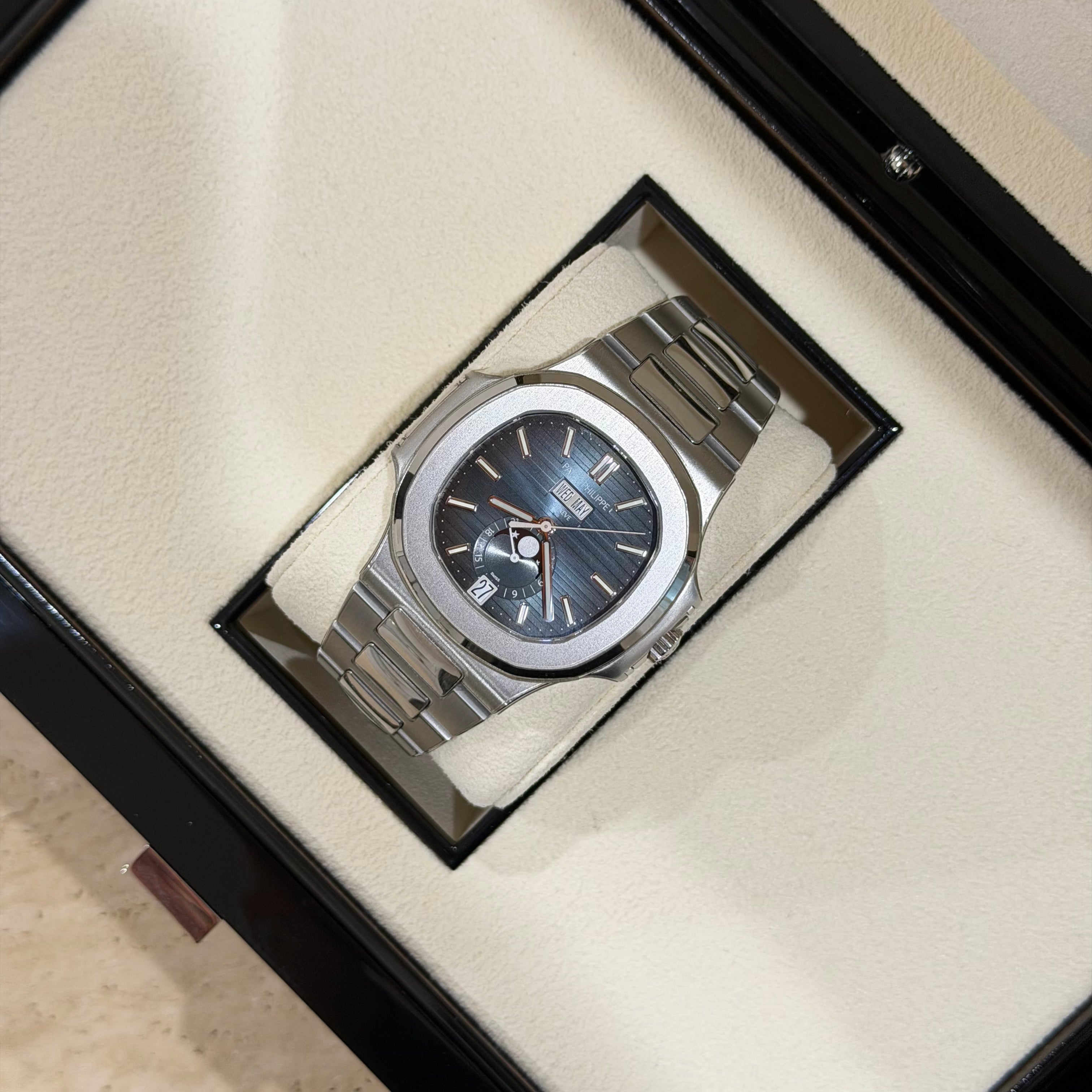 Patek Philippe Nautilus 5726/1A-014 Full Set
