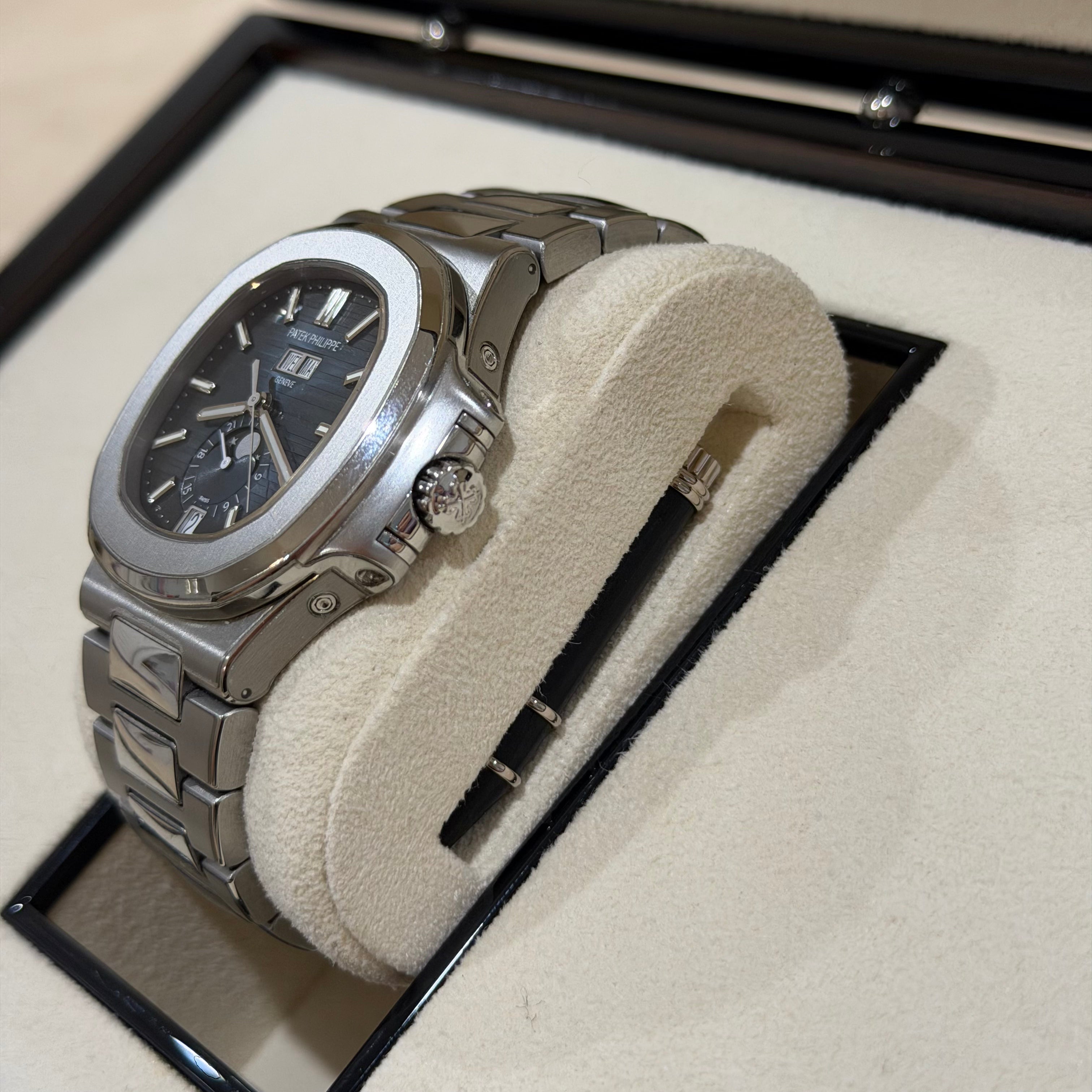 Patek Philippe Nautilus 5726/1A-014 Full Set