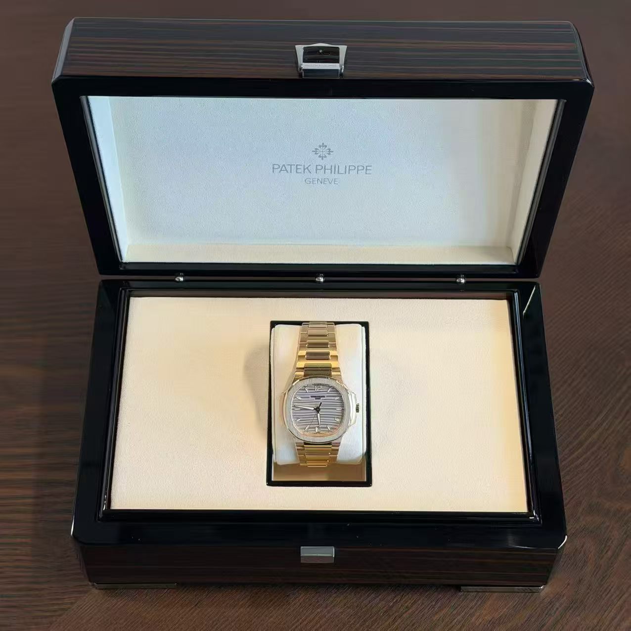 Patek Philippe Nautilus 7118/1R-001 White Dial Full Set