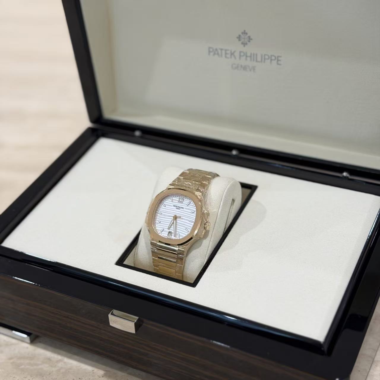 Patek Philippe Nautilus 7118R White Dial Rose Gold Full Set