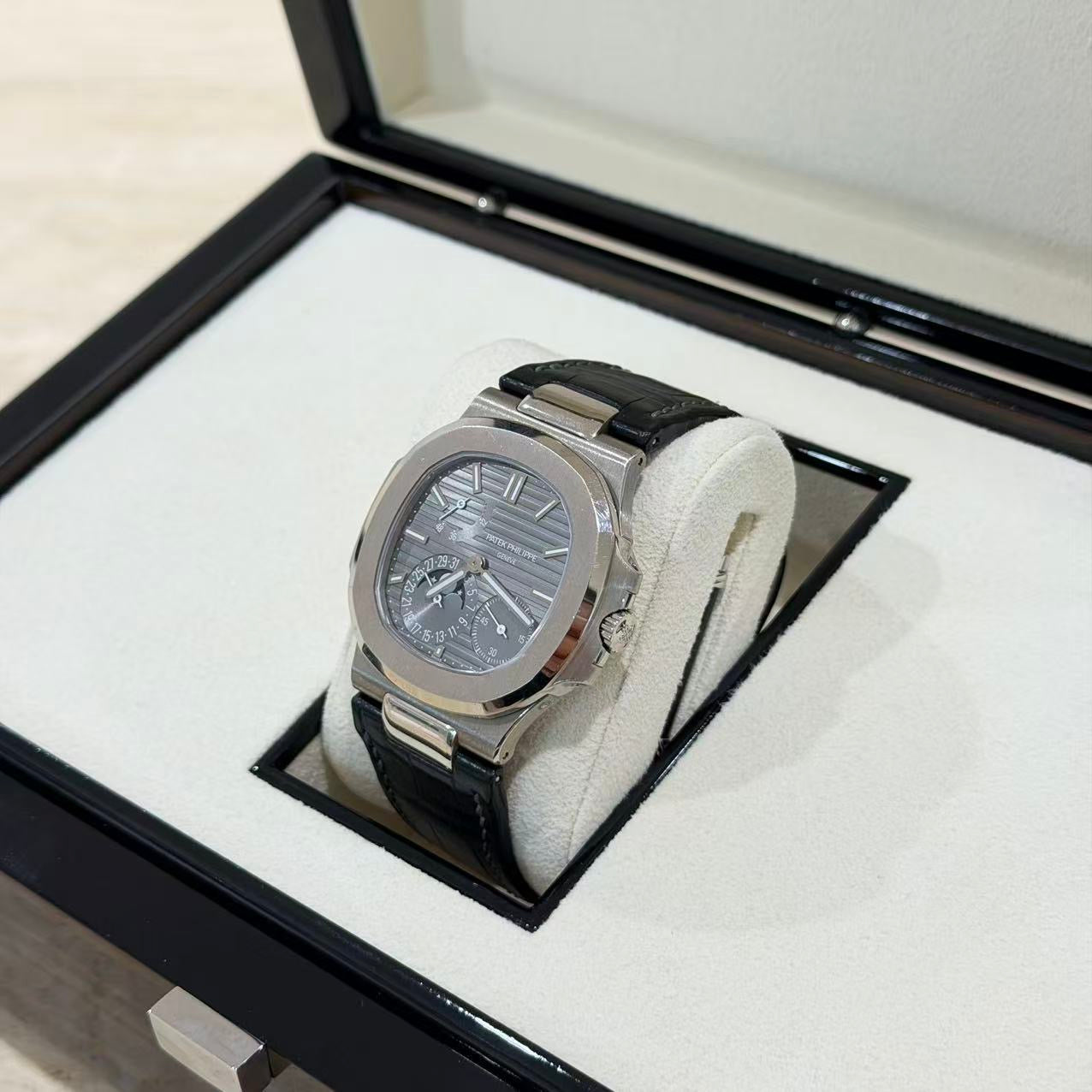 Patek Philippe Nautilus 5712G-001