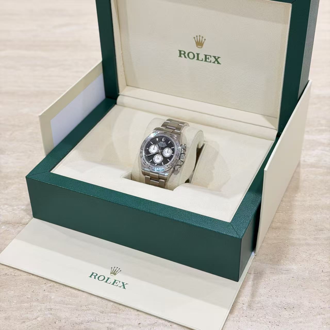 Rolex Cosmograph Daytona 126509 White Gold Black Dial Full Set