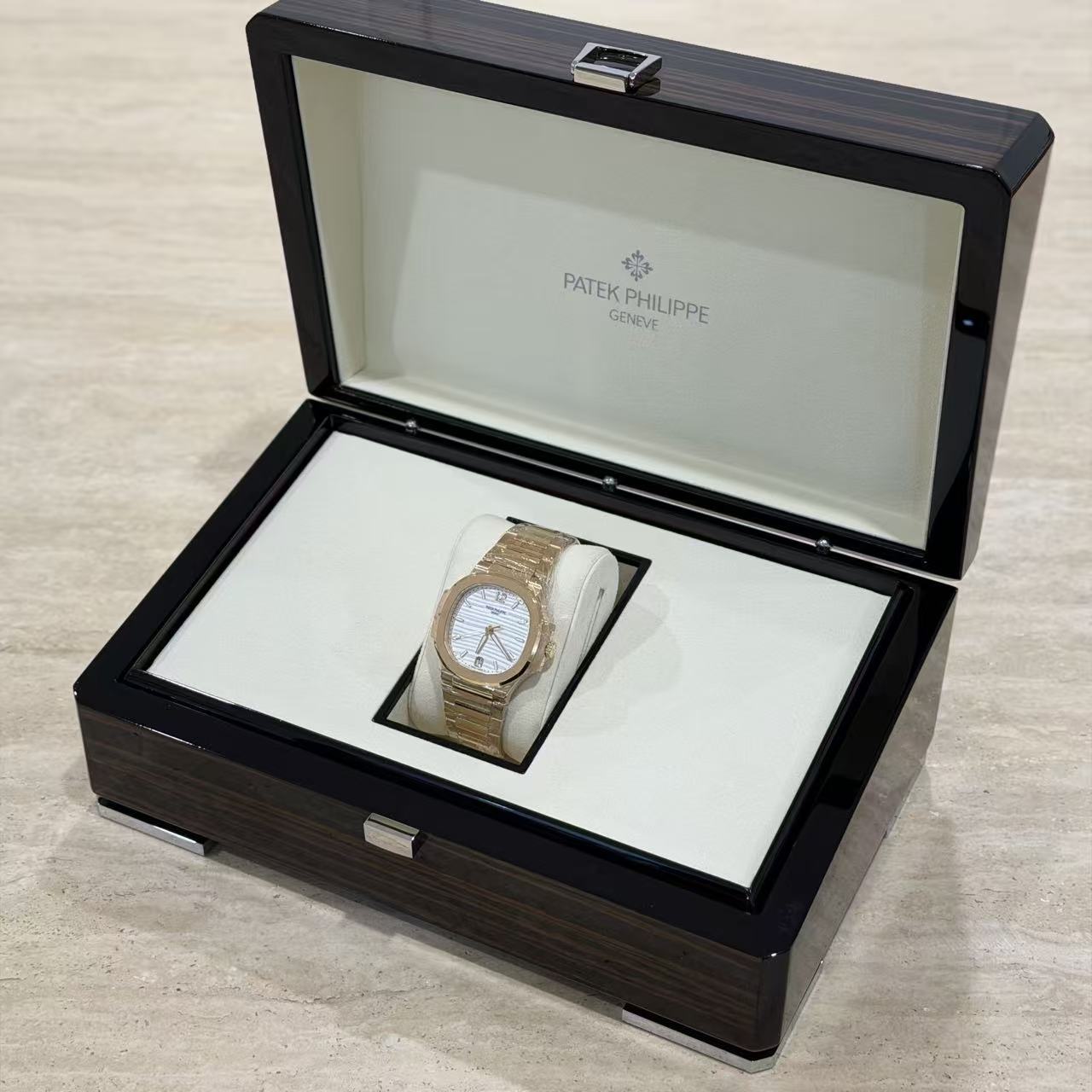 Patek Philippe Nautilus 7118R White Dial Rose Gold Full Set
