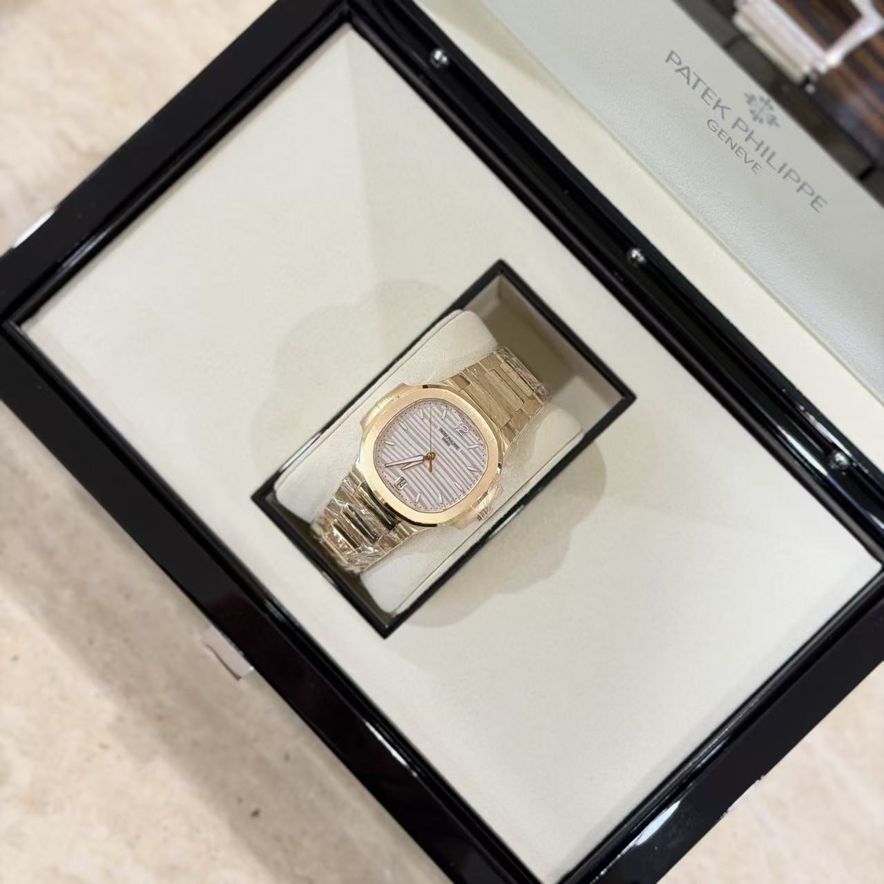 Patek Philippe Nautilus 7118R White Dial Rose Gold Full Set