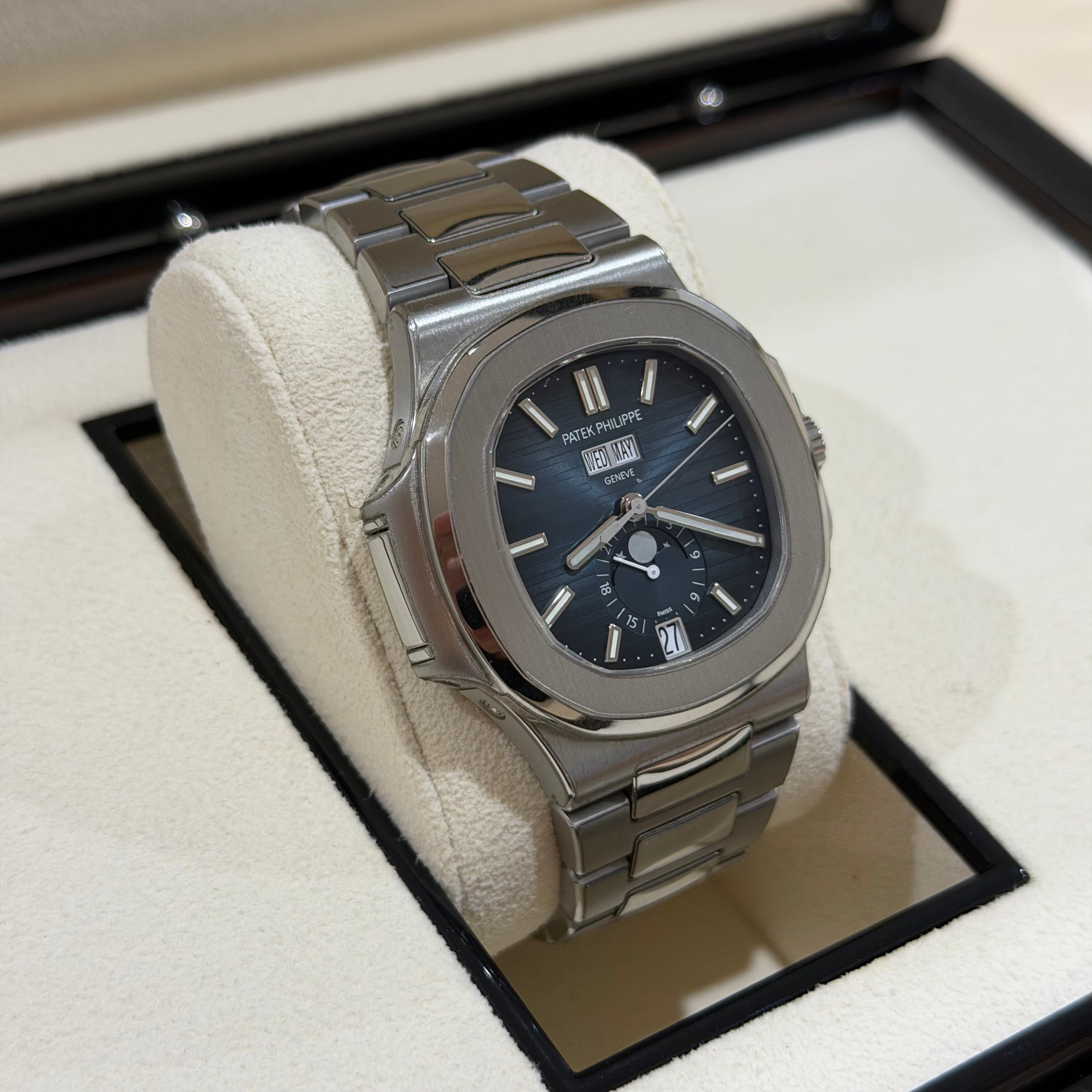 Patek Philippe Nautilus 5726/1A-014 Full Set