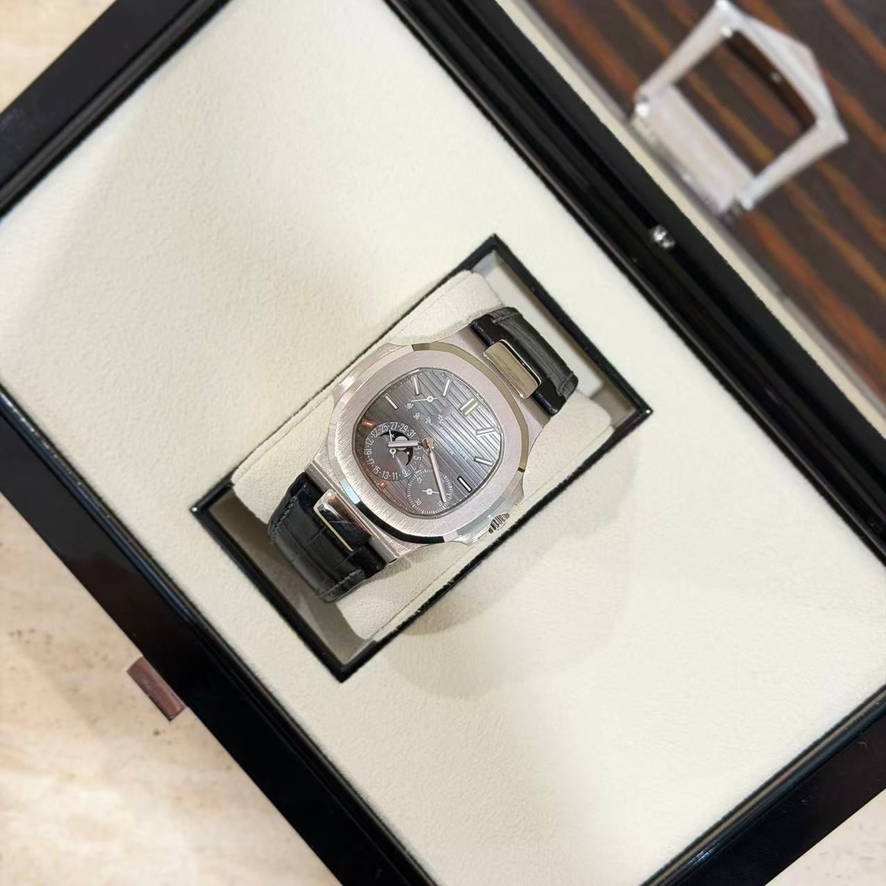 Patek Philippe Nautilus 5712G-001
