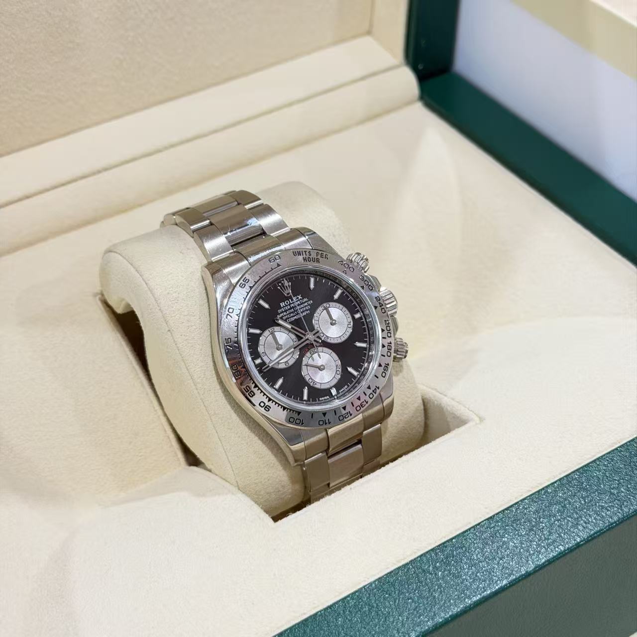 Rolex Cosmograph Daytona 126509 White Gold Black Dial Full Set