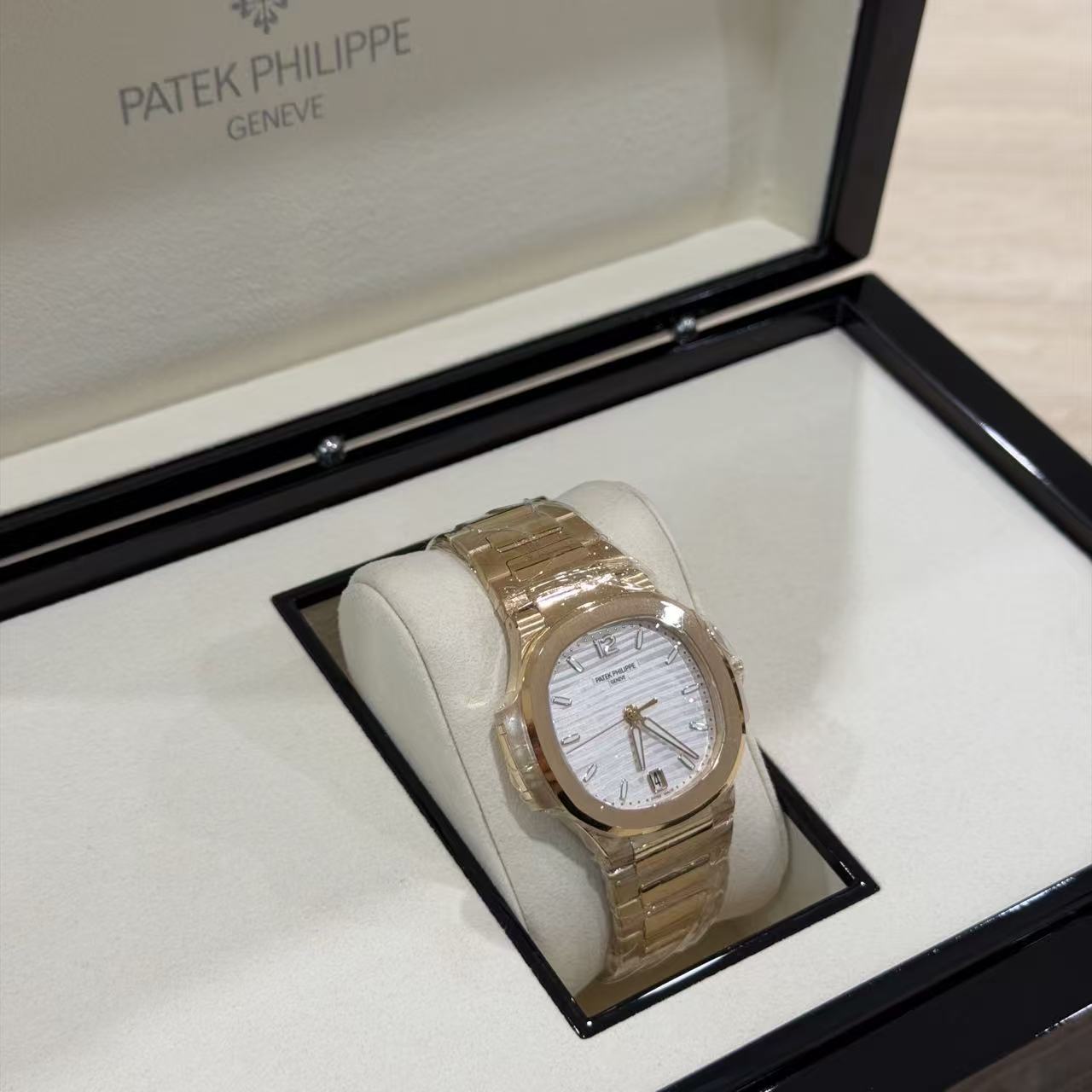 Patek Philippe Nautilus 7118R White Dial Rose Gold Full Set