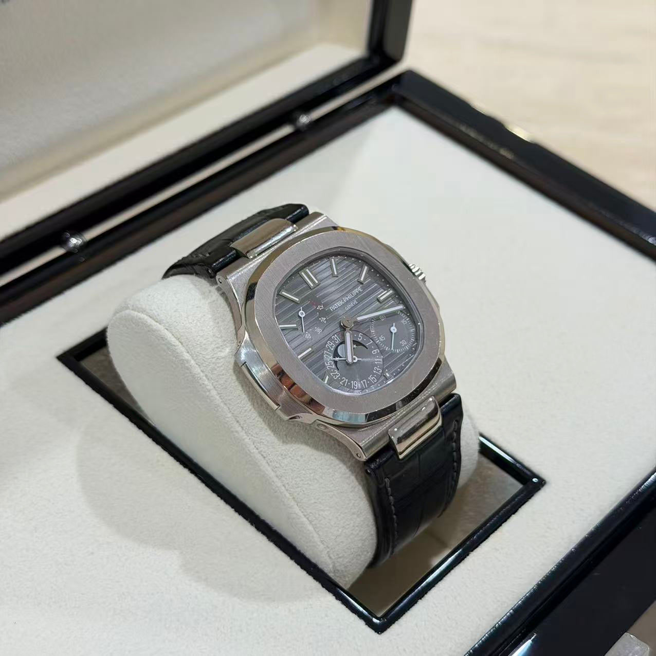 Patek Philippe Nautilus 5712G-001