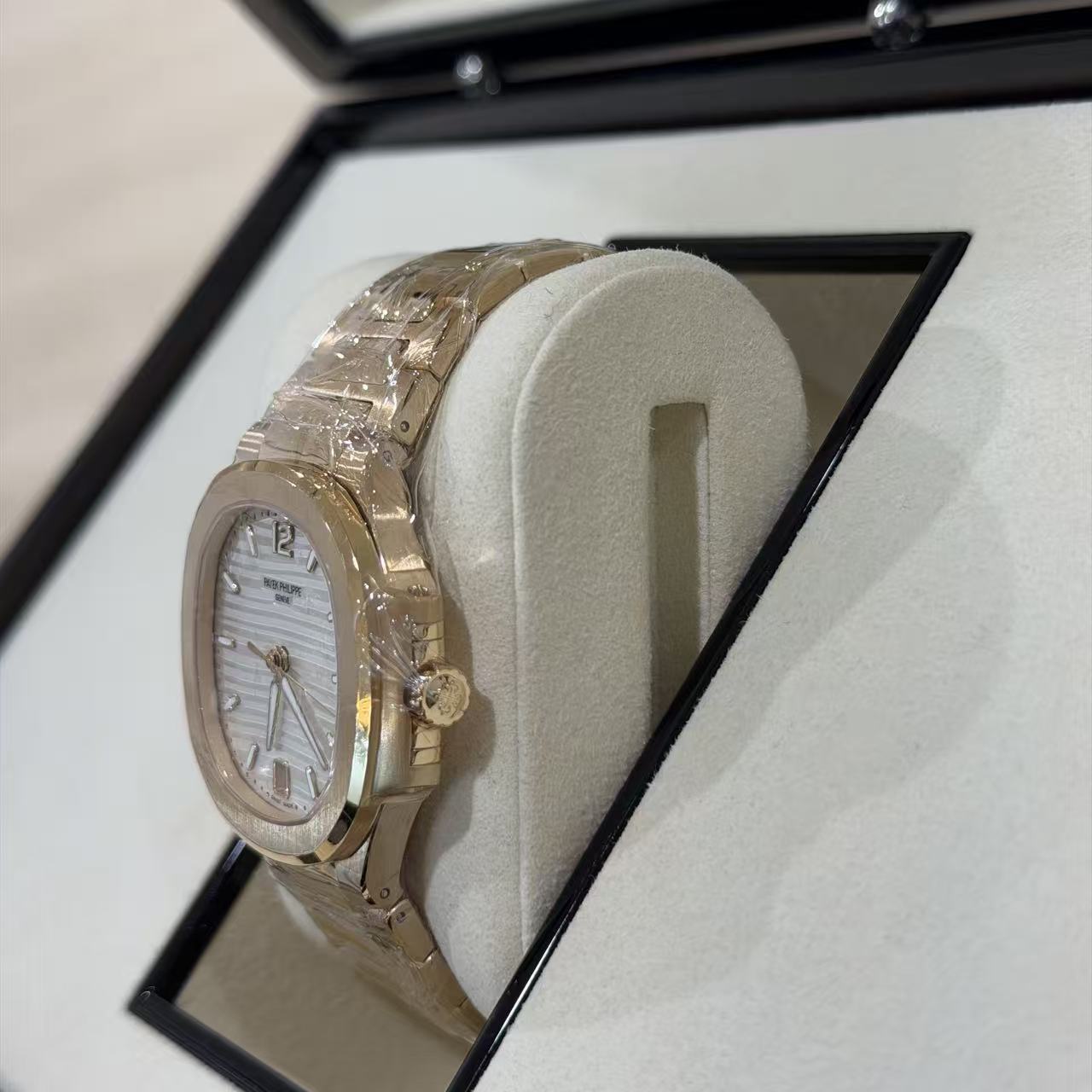 Patek Philippe Nautilus 7118R White Dial Rose Gold Full Set