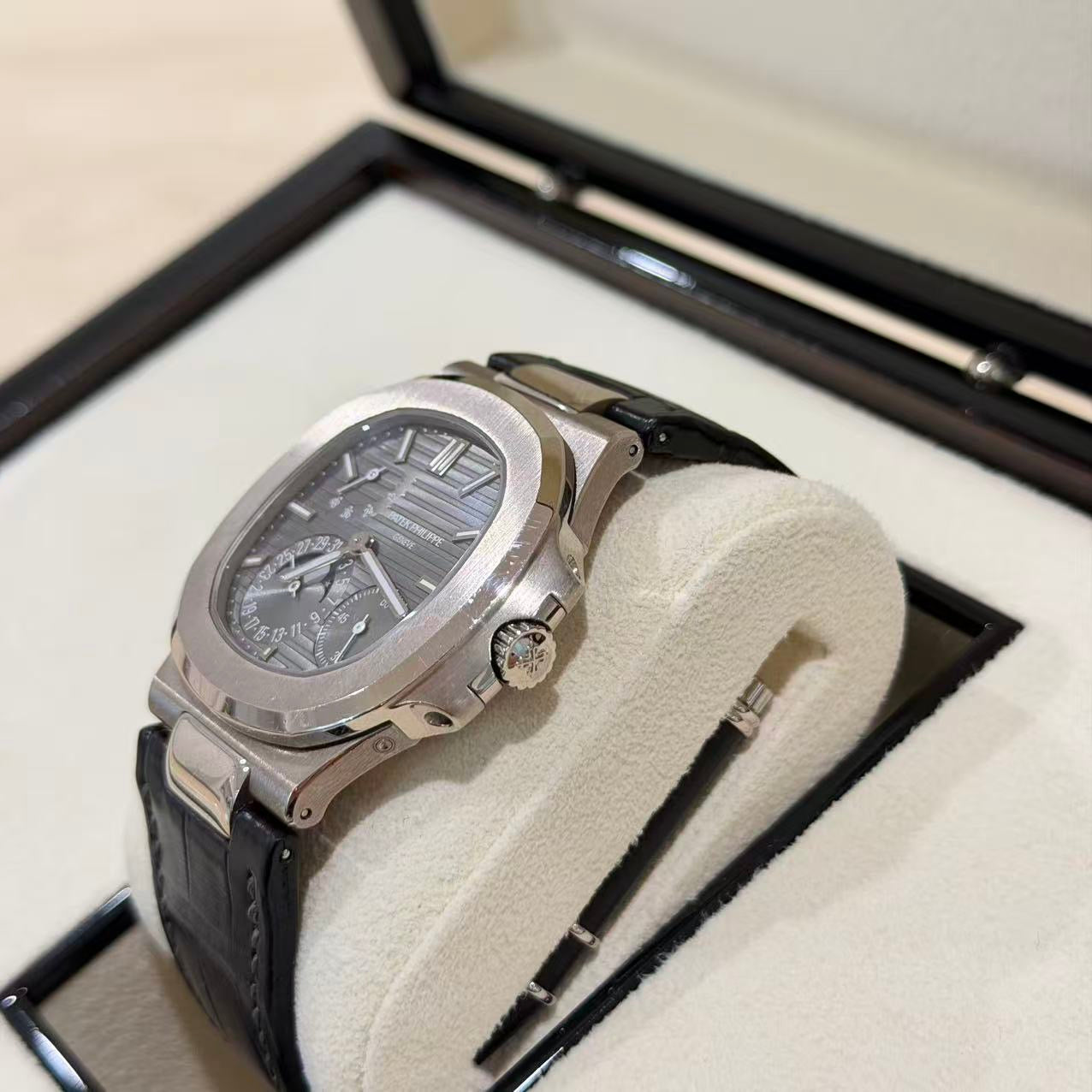 Patek Philippe Nautilus 5712G-001