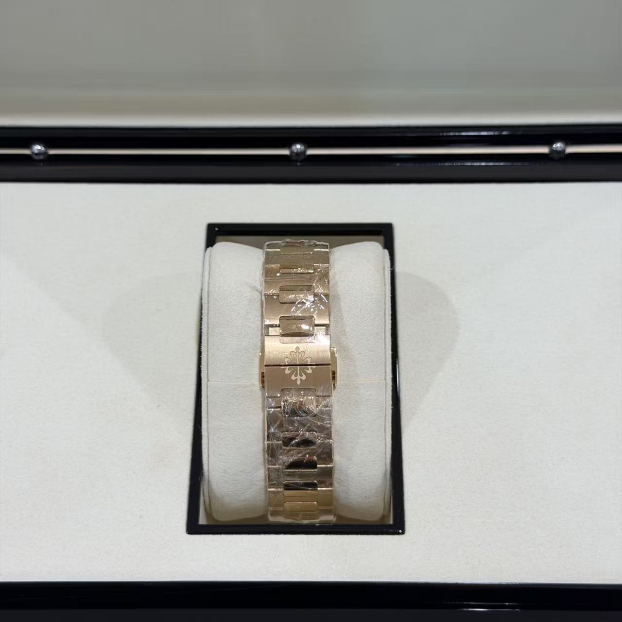 Patek Philippe Nautilus 7118R White Dial Rose Gold Full Set